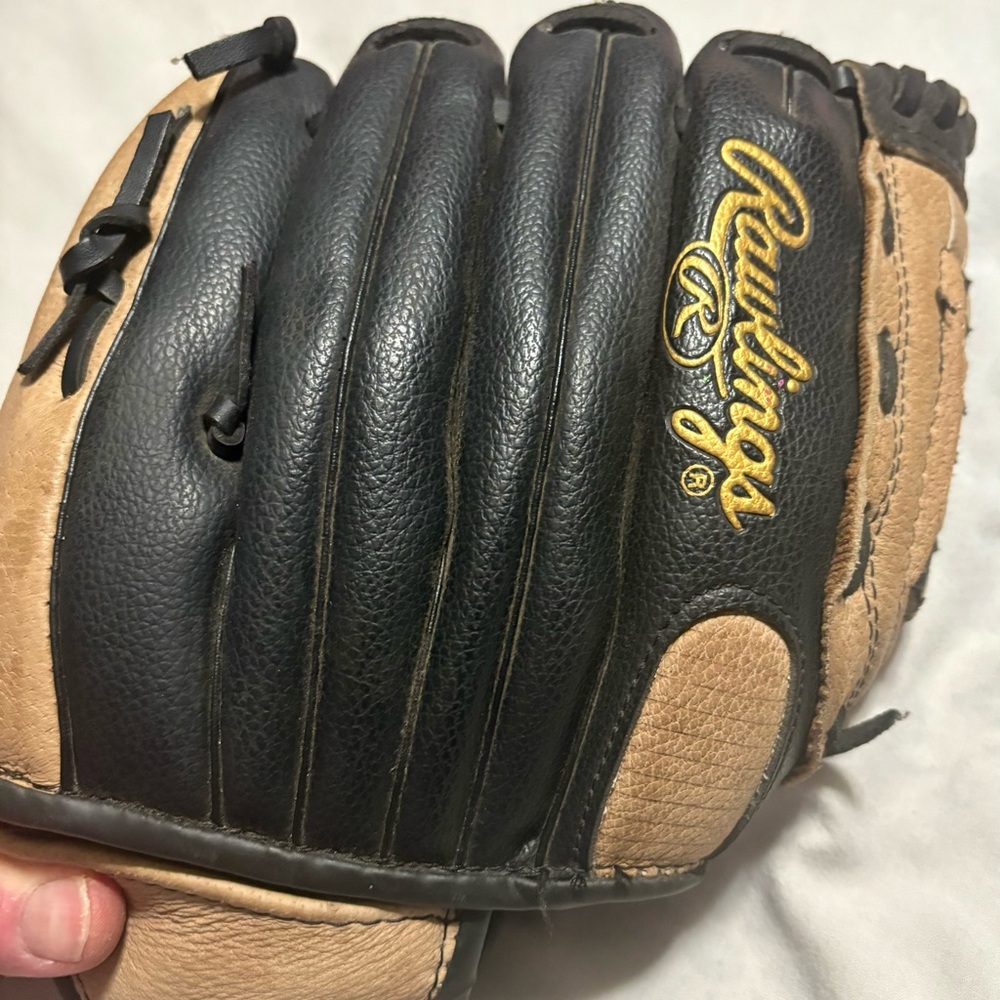 Rawlings Classic Tan and Black Glove